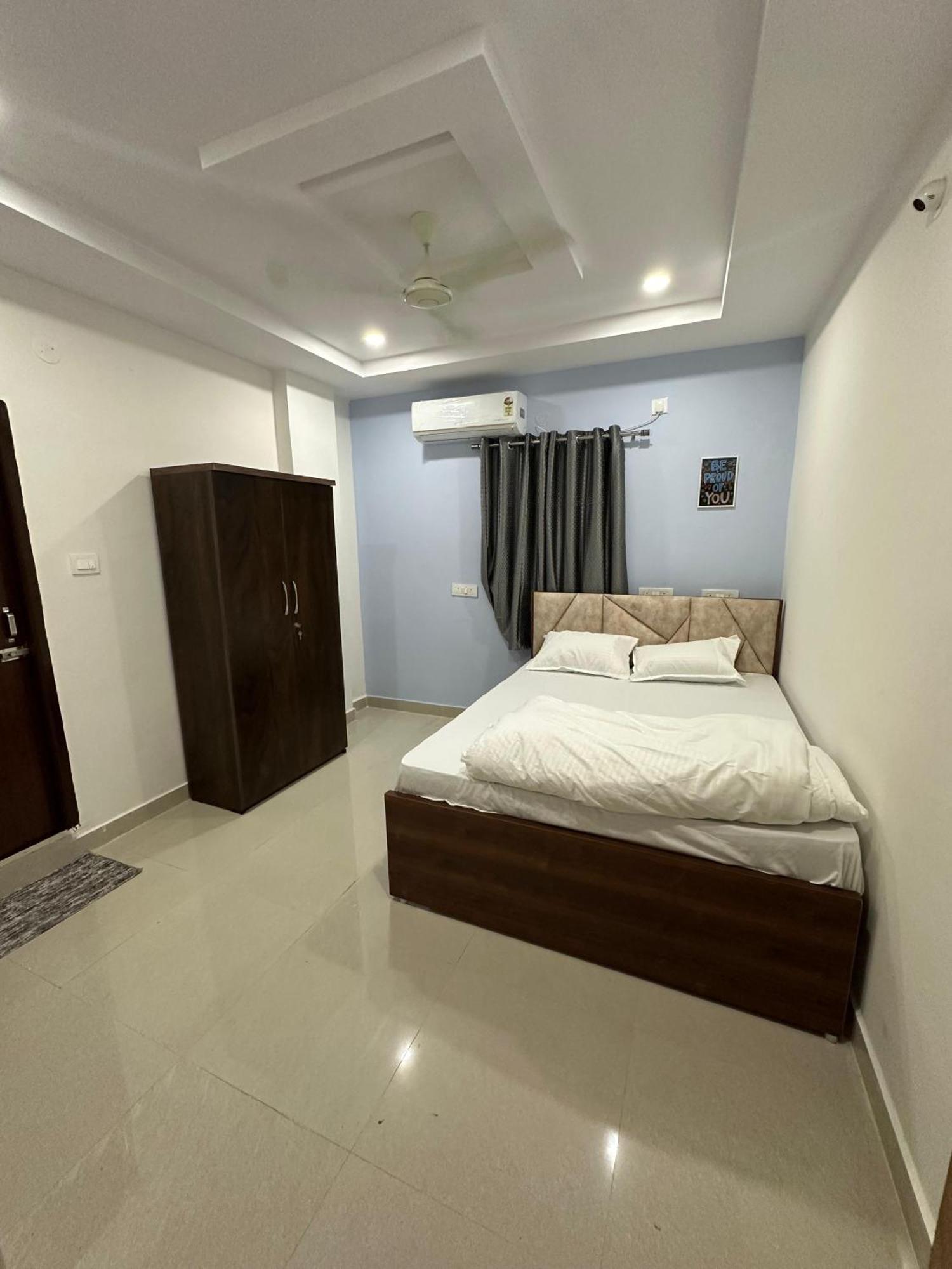 Cosmic Hotel & Guest House Gachibowli Raidurg Hyderabad Bagian luar foto