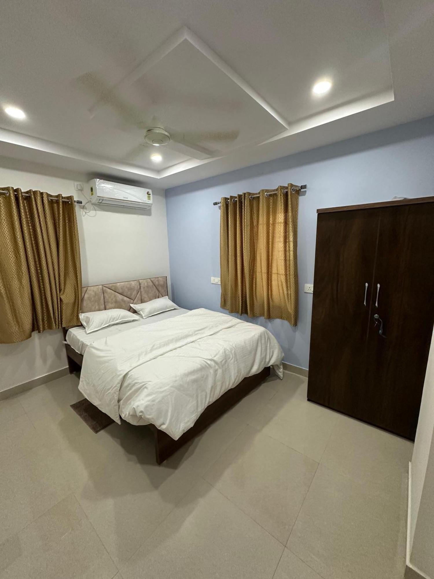 Cosmic Hotel & Guest House Gachibowli Raidurg Hyderabad Bagian luar foto