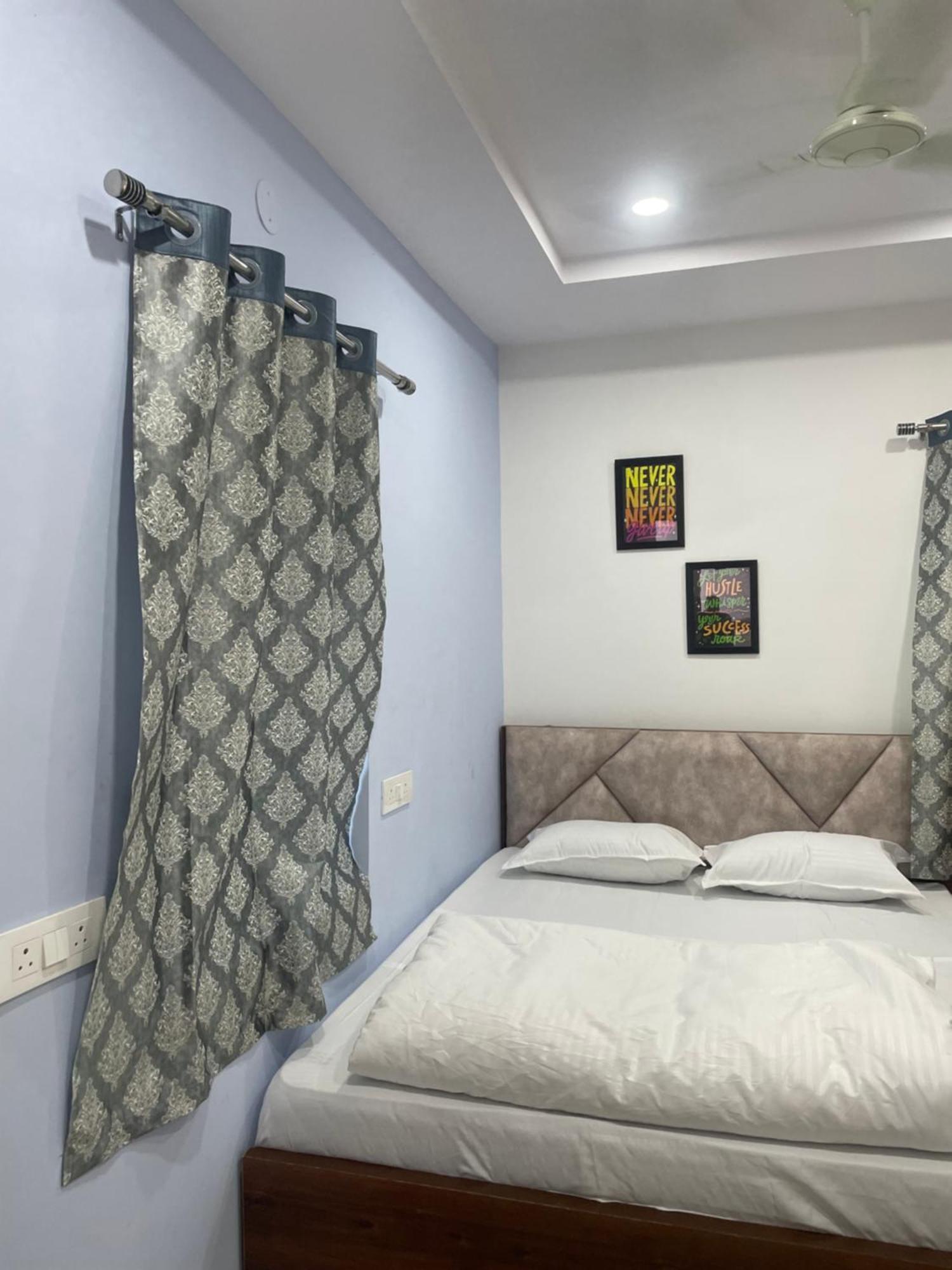 Cosmic Hotel & Guest House Gachibowli Raidurg Hyderabad Bagian luar foto