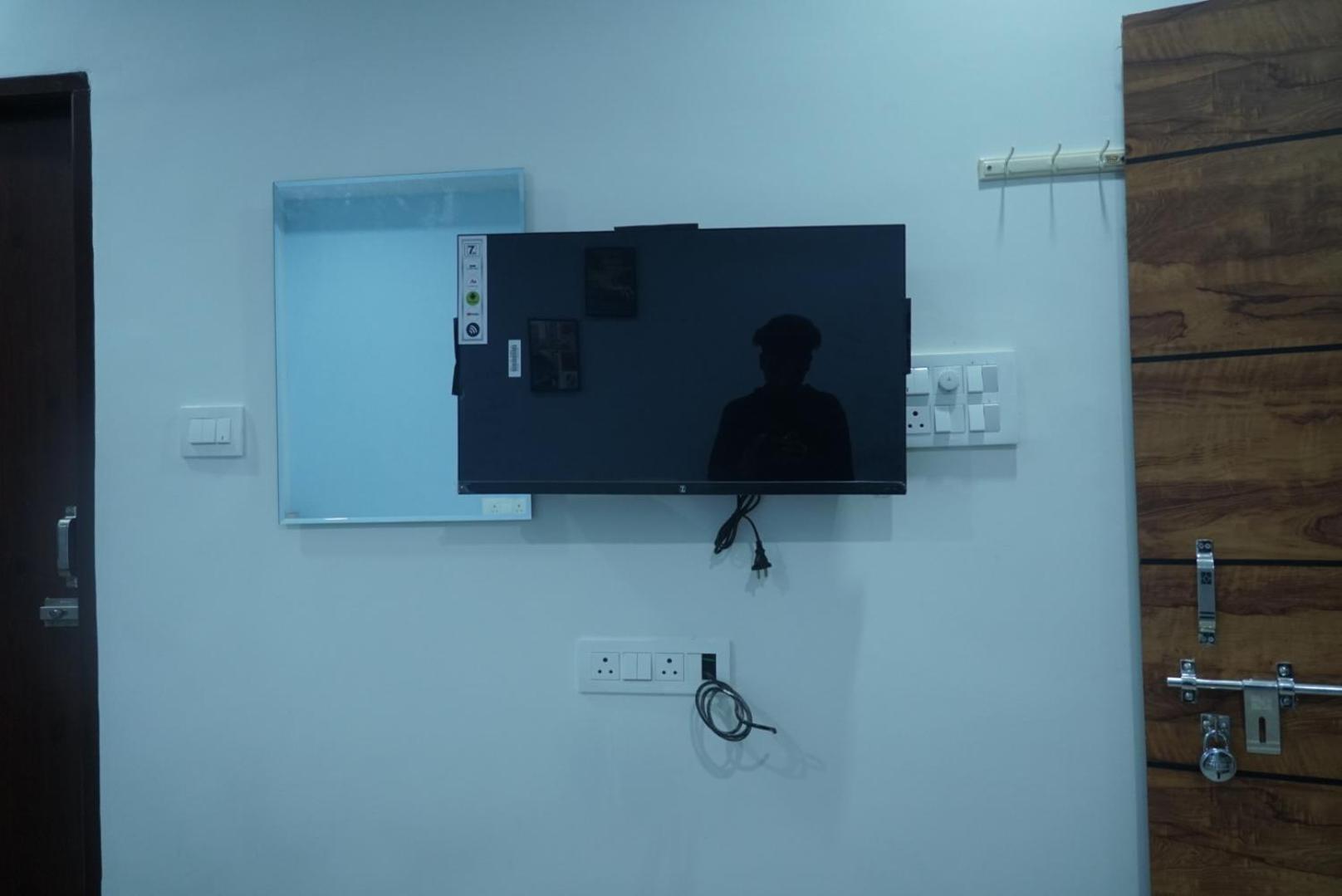 Cosmic Hotel & Guest House Gachibowli Raidurg Hyderabad Bagian luar foto