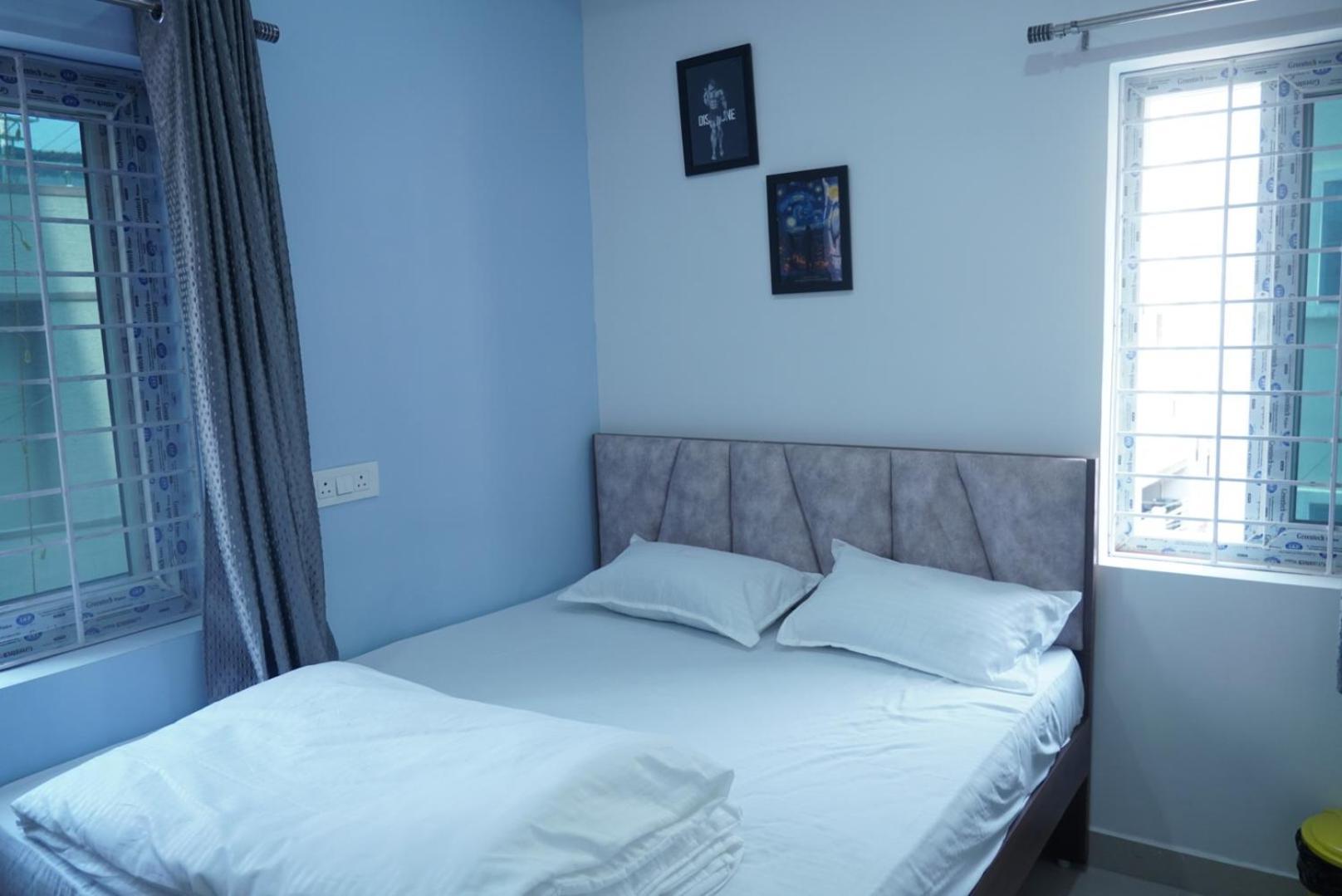 Cosmic Hotel & Guest House Gachibowli Raidurg Hyderabad Bagian luar foto