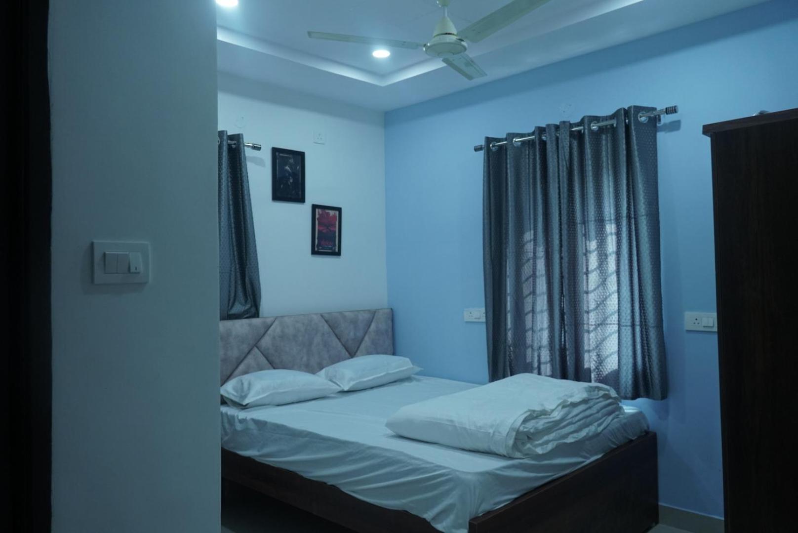 Cosmic Hotel & Guest House Gachibowli Raidurg Hyderabad Bagian luar foto